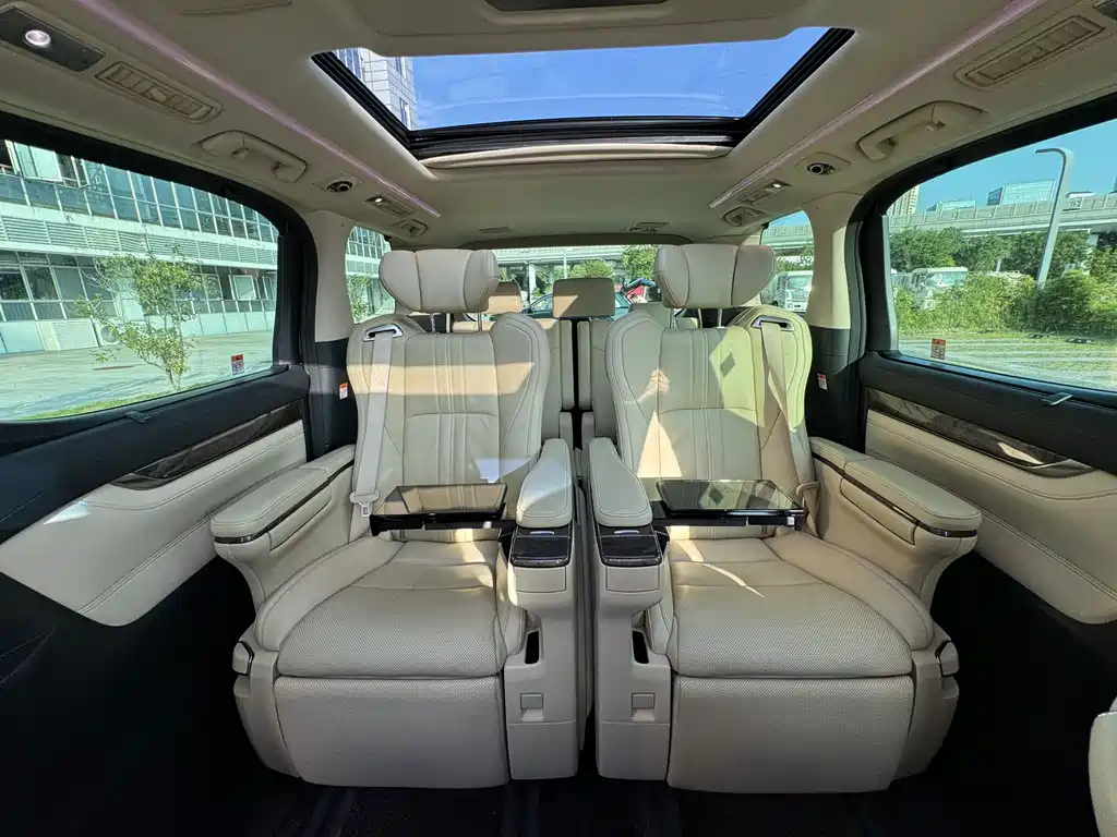 Toyota Alphard — фото 13