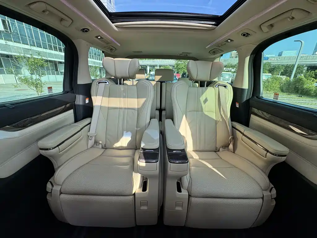 Toyota Alphard — фото 14
