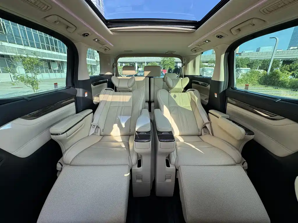Toyota Alphard — фото 15
