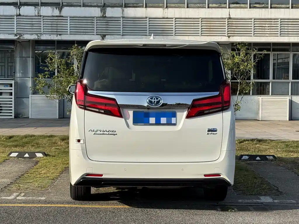 Toyota Alphard — фото 20