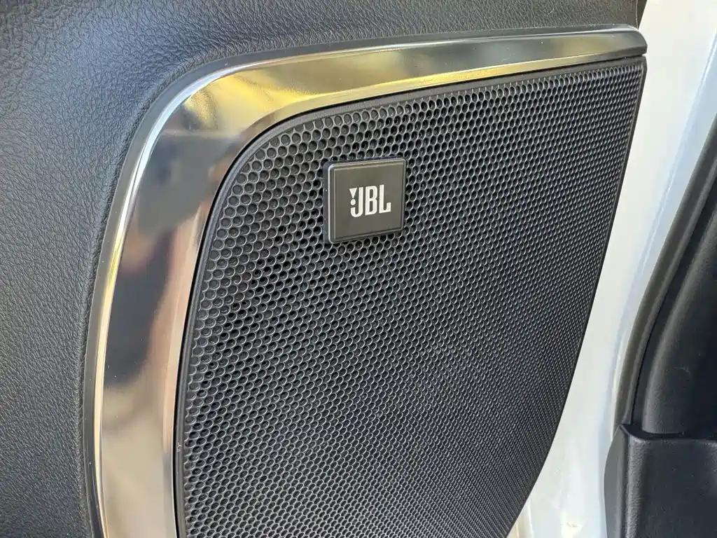 Toyota Alphard — фото 4
