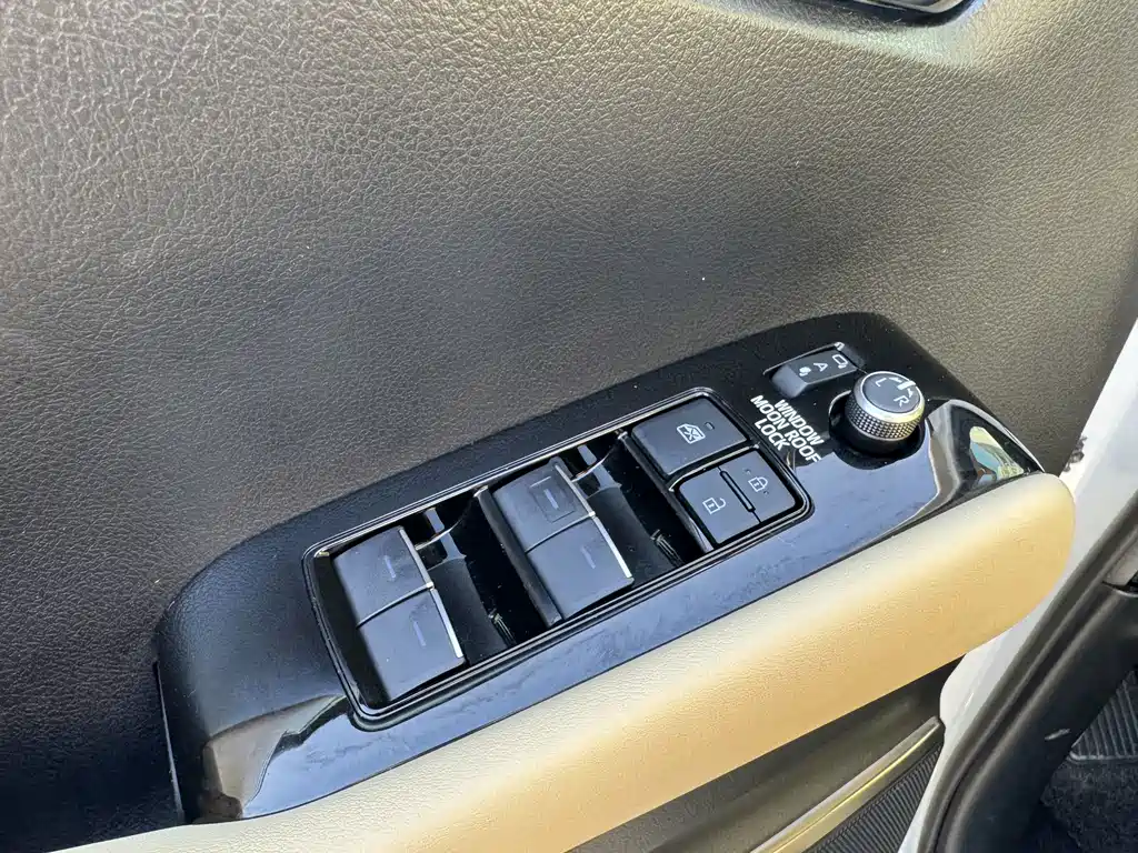 Toyota Alphard — фото 5