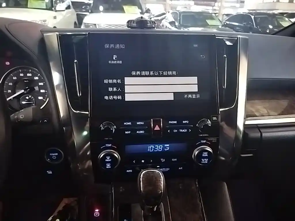Toyota Alphard — фото 13