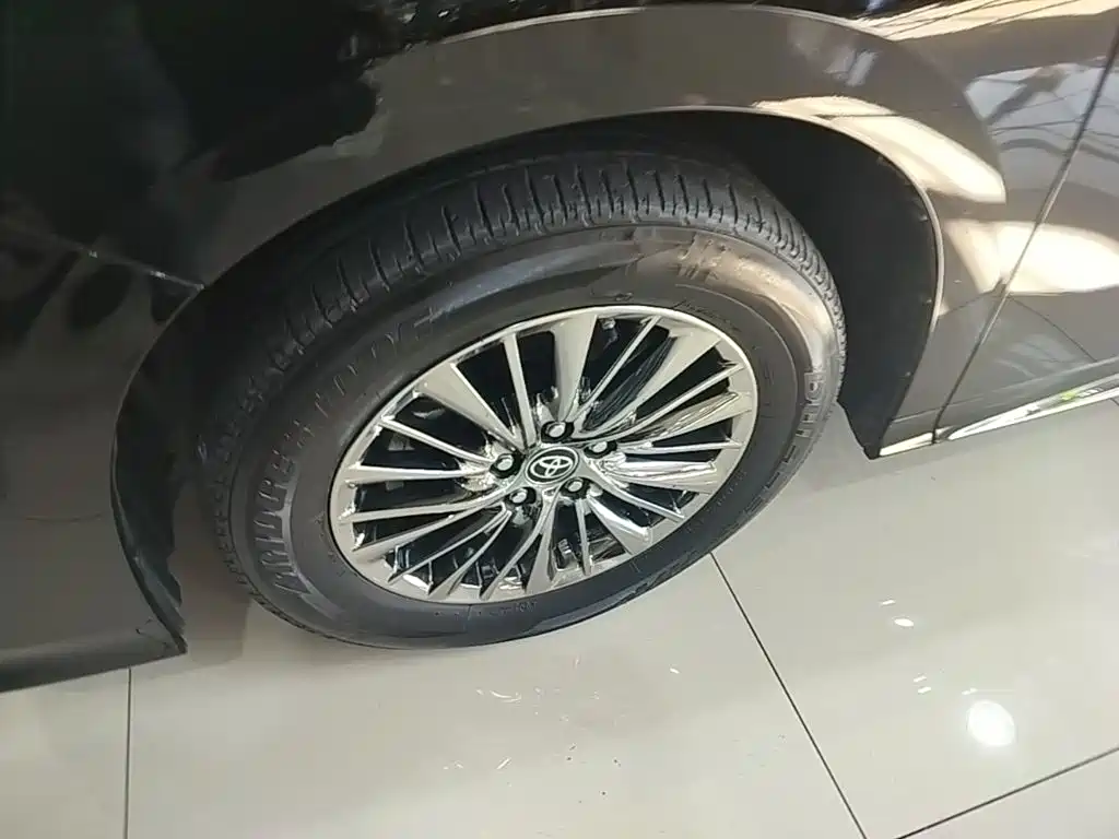 Toyota Alphard — фото 23