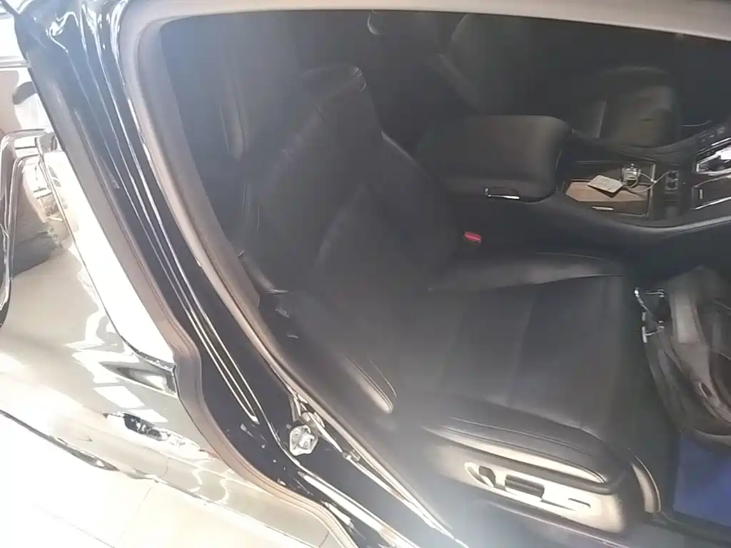 Toyota Alphard — фото 25