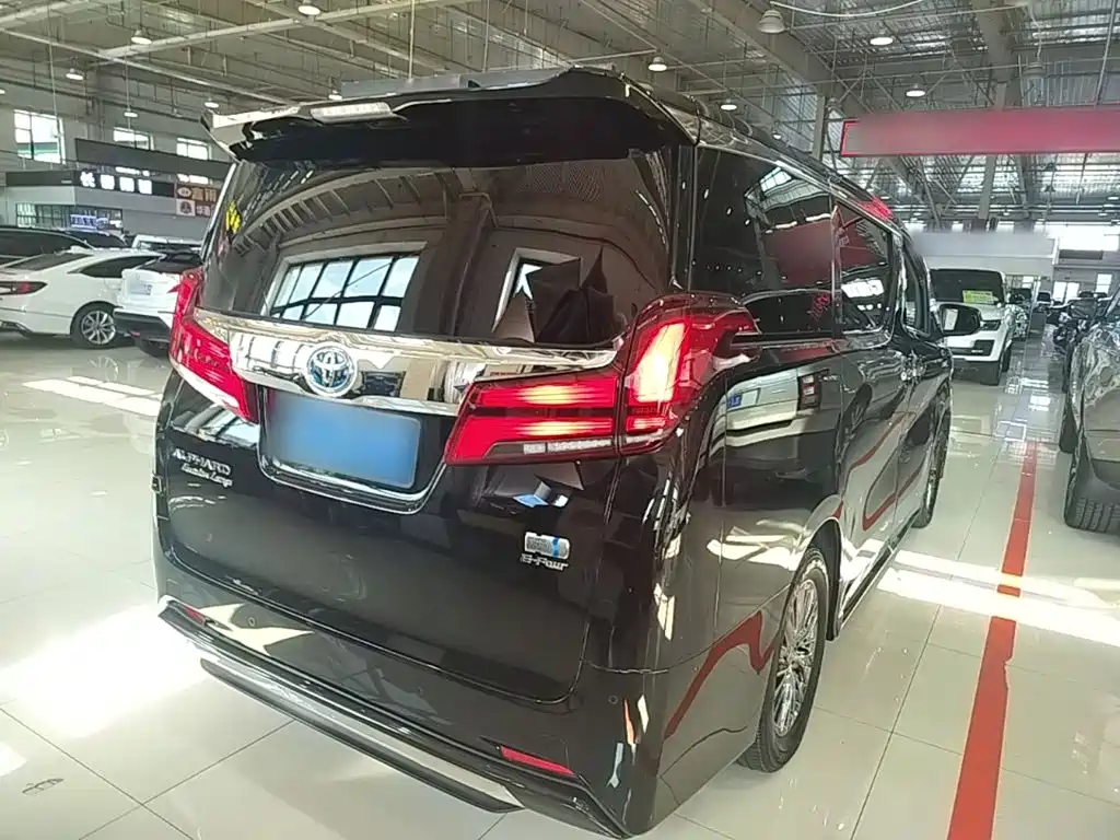 Toyota Alphard — фото 7