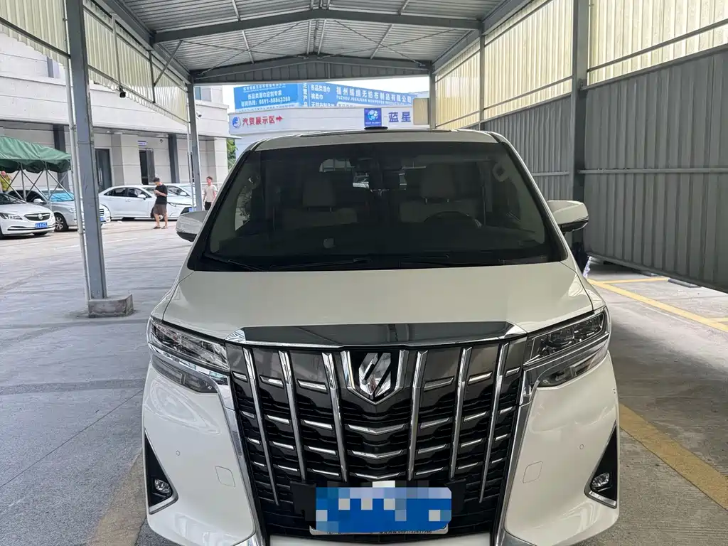 Toyota Alphard — фото 2