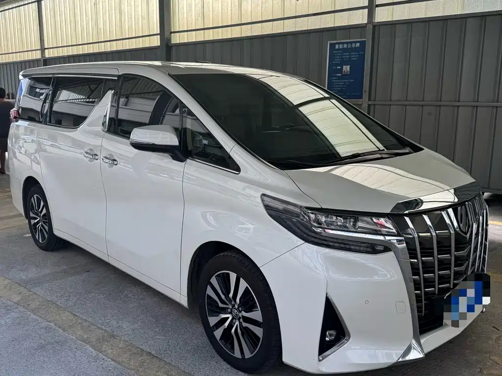 Toyota Alphard — фото 3