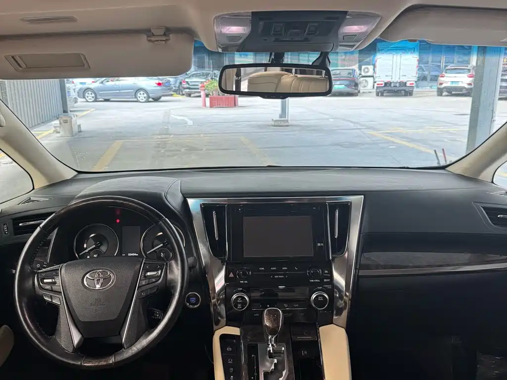 Toyota Alphard — фото 5