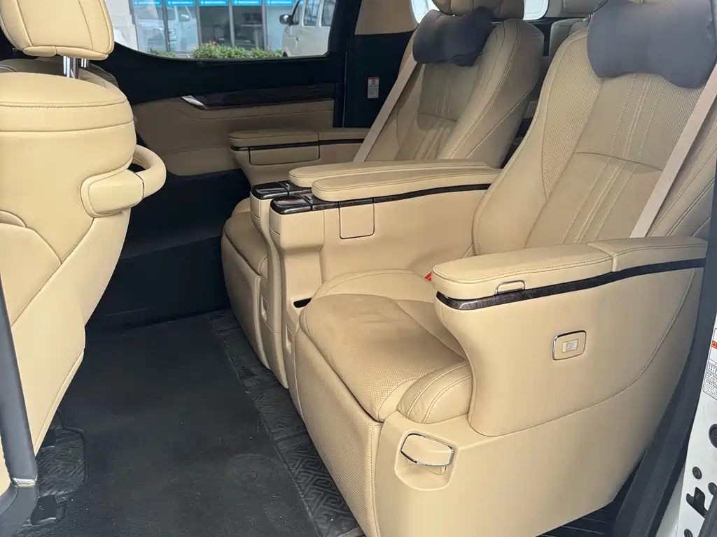 Toyota Alphard — фото 6