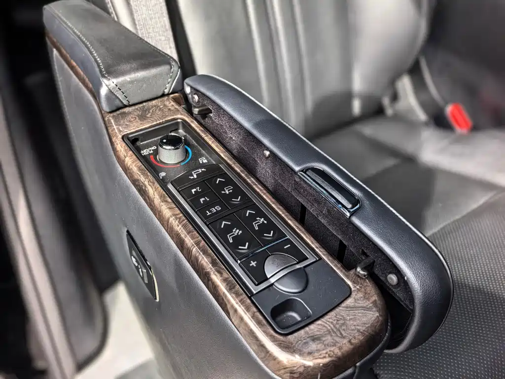 Toyota Alphard — фото 14