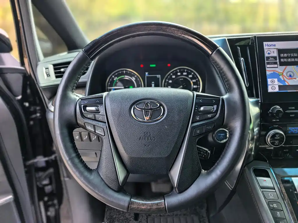 Toyota Alphard — фото 20