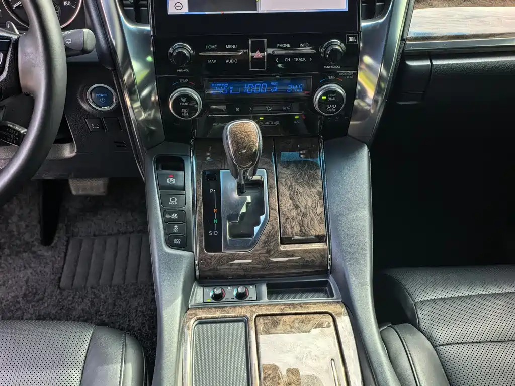 Toyota Alphard — фото 21