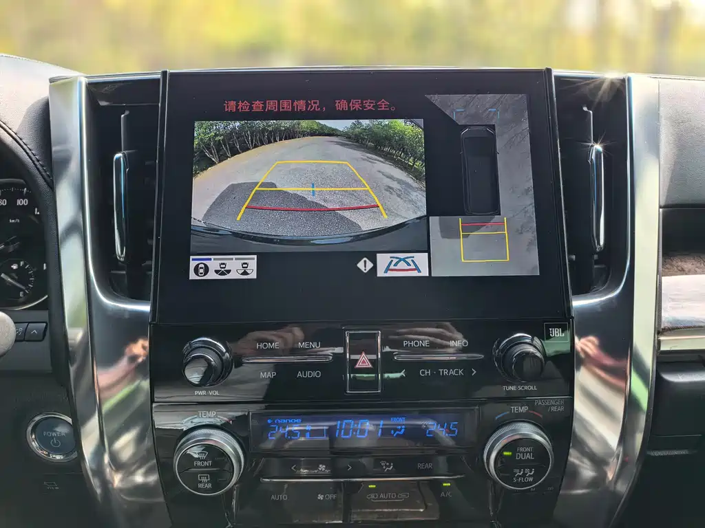 Toyota Alphard — фото 24
