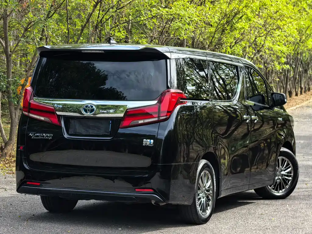 Toyota Alphard — фото 6