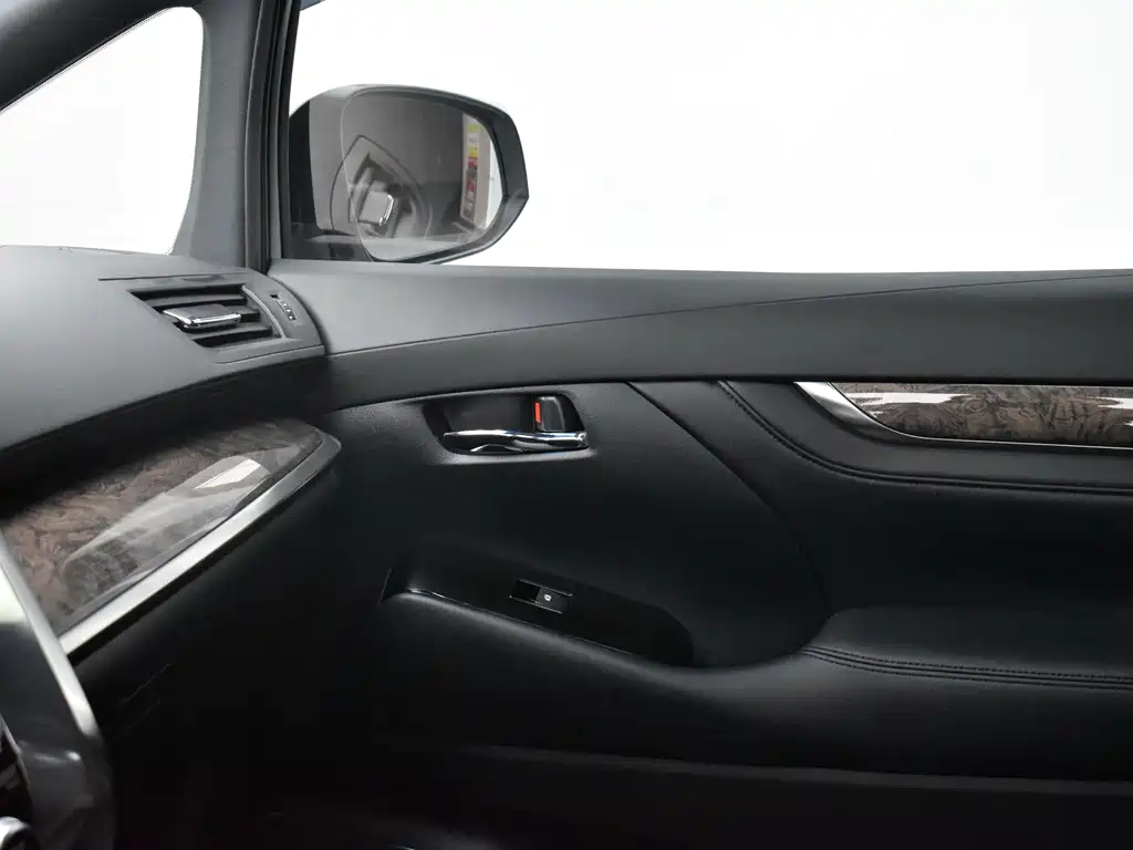 Toyota Alphard — фото 11