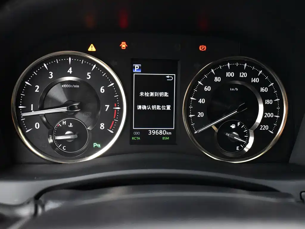 Toyota Alphard — фото 13