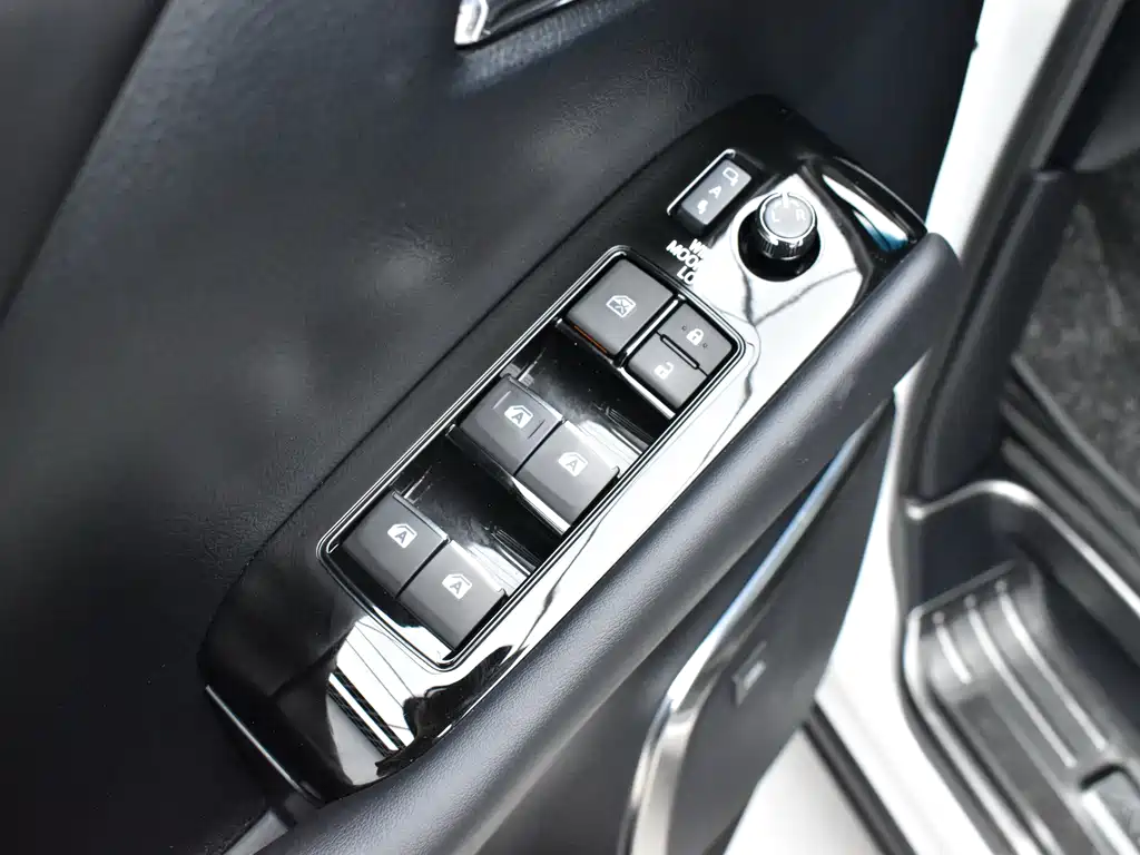 Toyota Alphard — фото 14