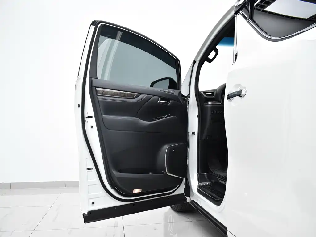 Toyota Alphard — фото 20
