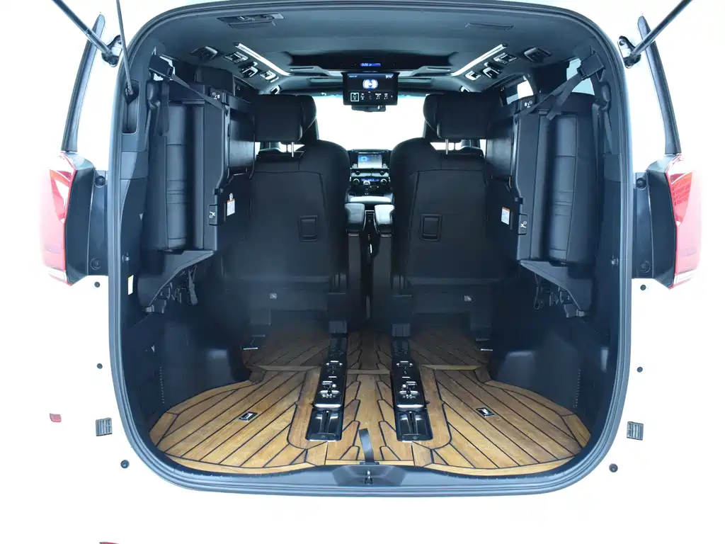 Toyota Alphard — фото 21