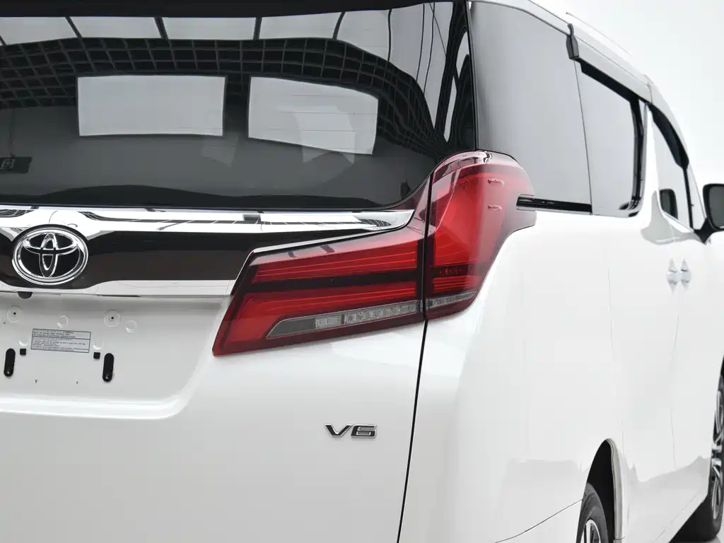 Toyota Alphard — фото 23