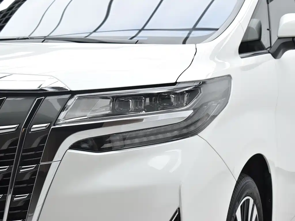 Toyota Alphard — фото 5