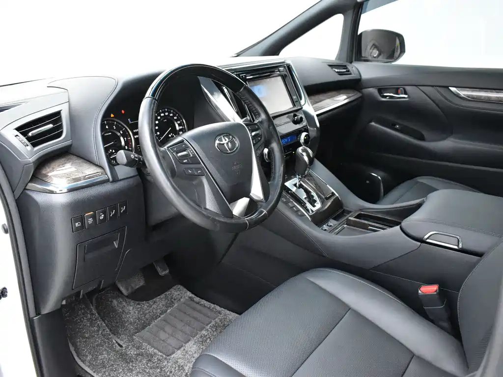 Toyota Alphard — фото 7