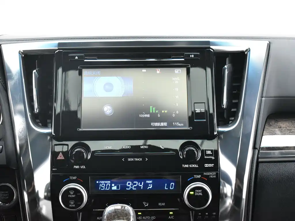 Toyota Alphard — фото 9