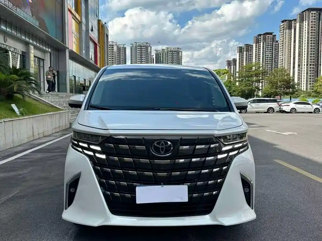 Toyota Alphard — фото 2