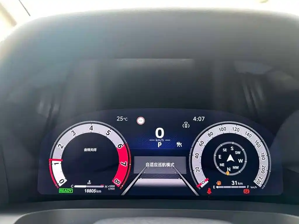 Toyota Alphard — фото 11