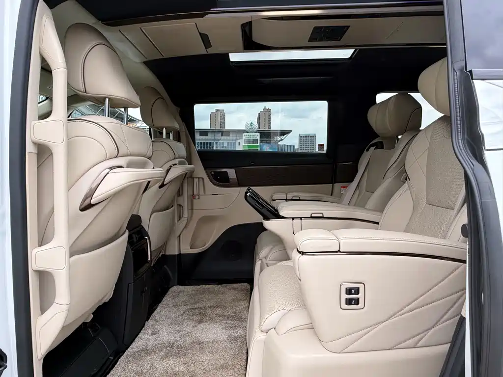 Toyota Alphard — фото 11