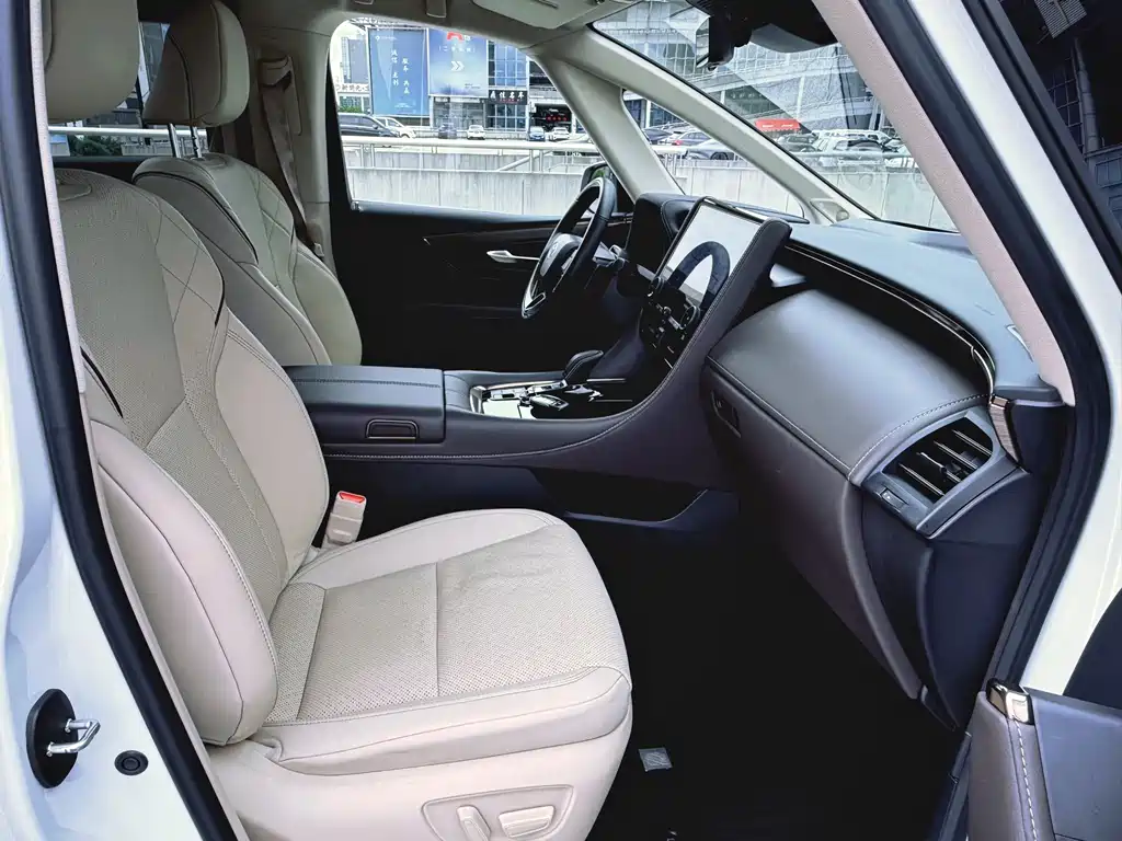 Toyota Alphard — фото 14