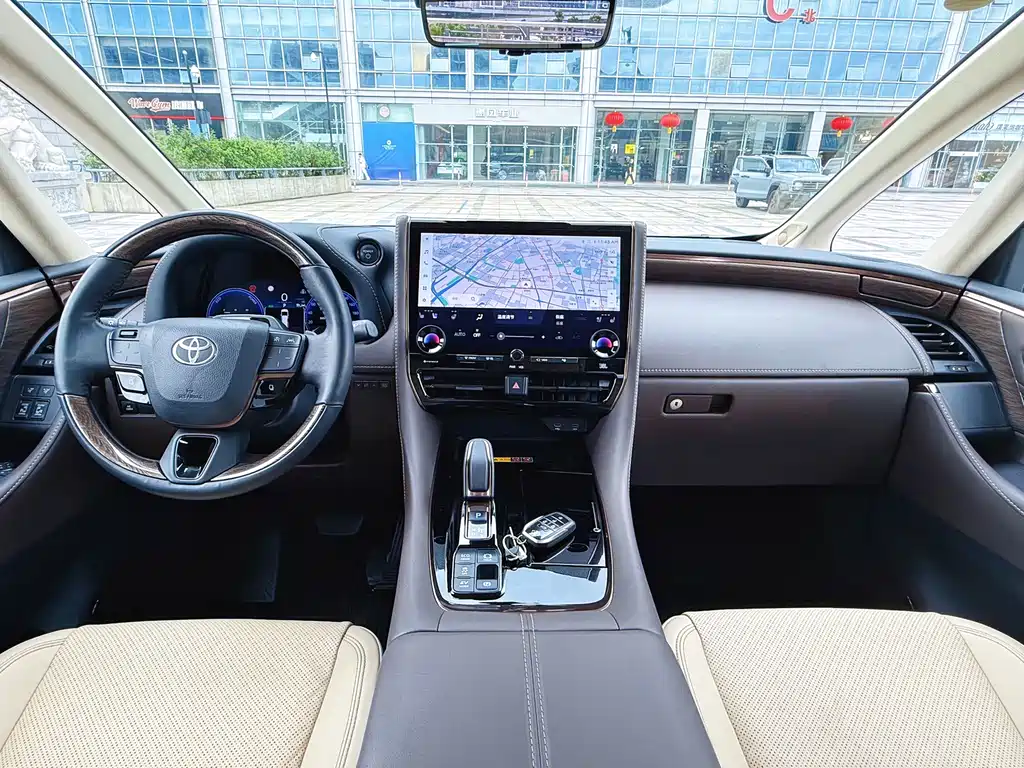 Toyota Alphard — фото 18