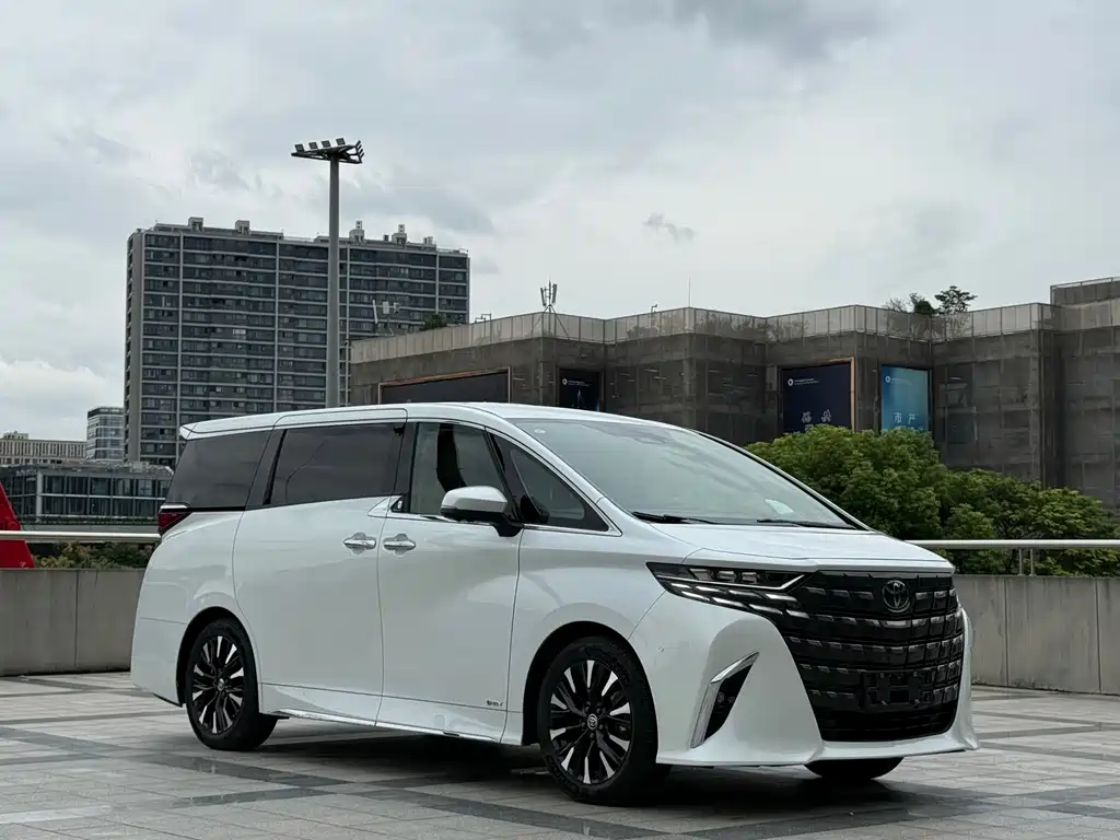 Toyota Alphard — фото 5