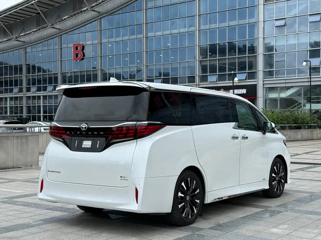 Toyota Alphard — фото 7