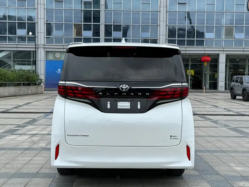 Toyota Alphard — фото 8