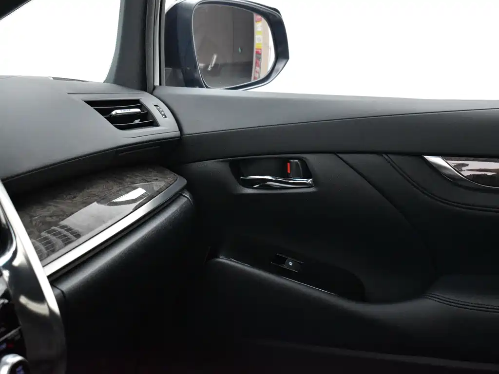 Toyota Alphard — фото 15