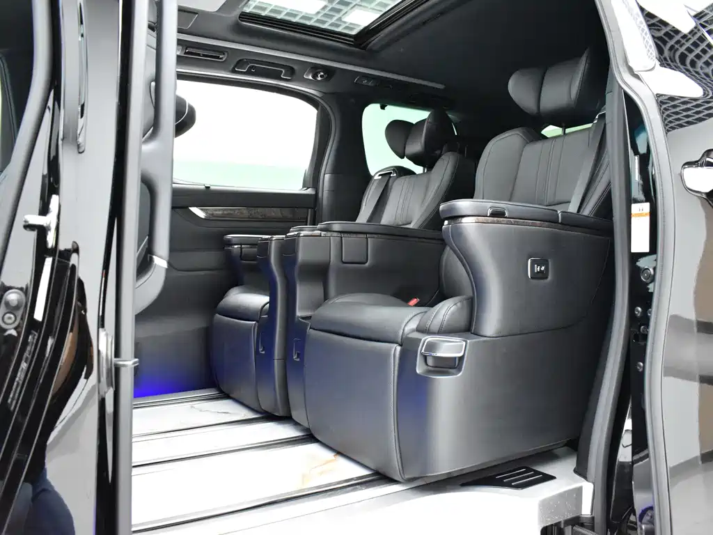 Toyota Alphard — фото 20