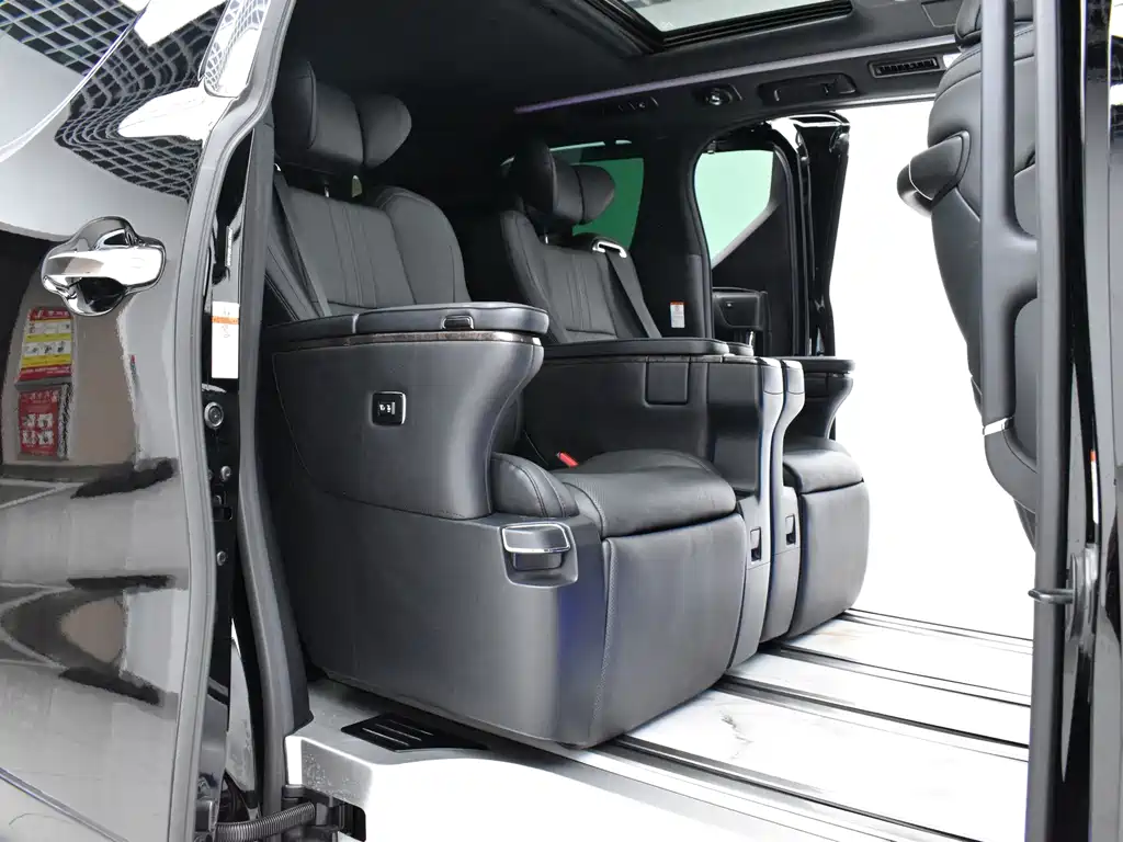 Toyota Alphard — фото 21