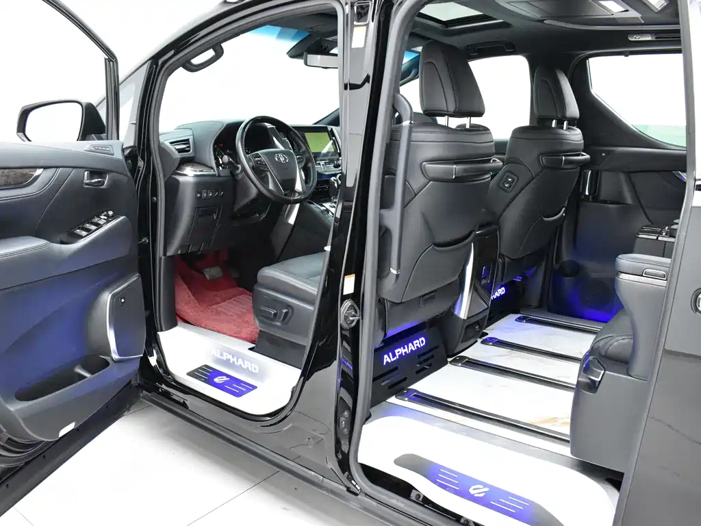 Toyota Alphard — фото 22