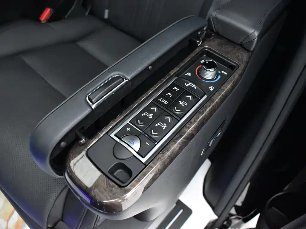 Toyota Alphard — фото 23