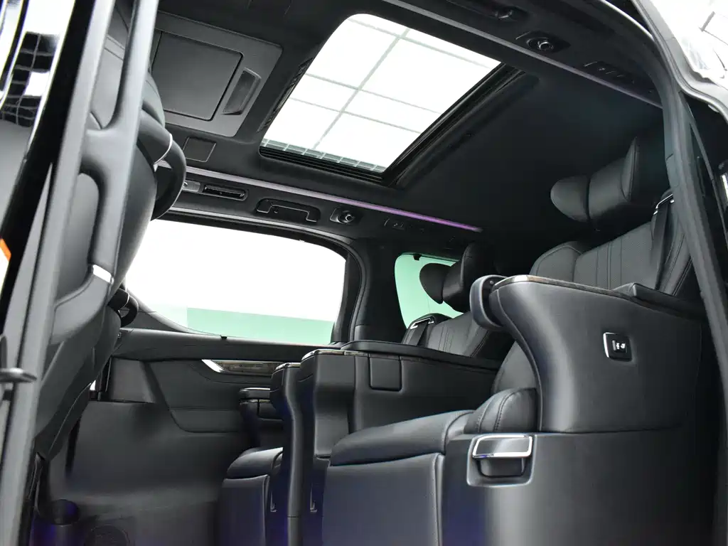 Toyota Alphard — фото 24