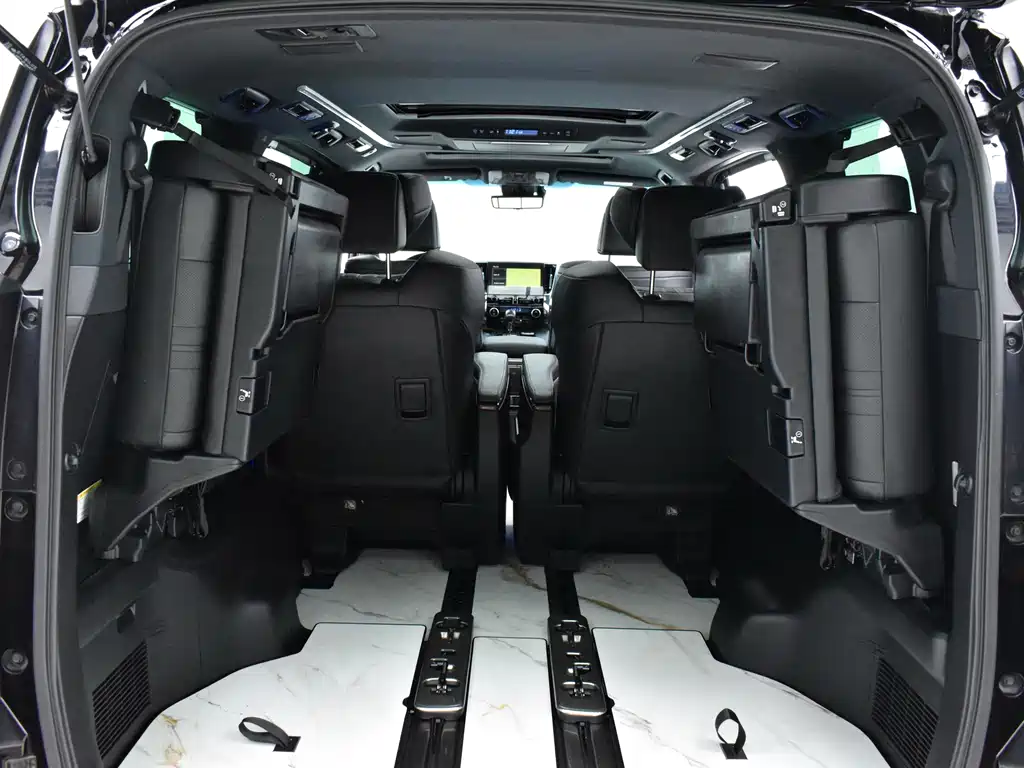 Toyota Alphard — фото 25