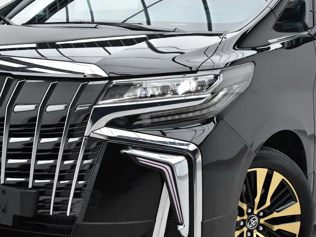 Toyota Alphard — фото 6