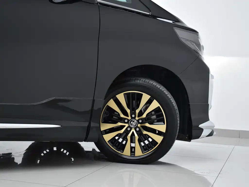 Toyota Alphard — фото 7