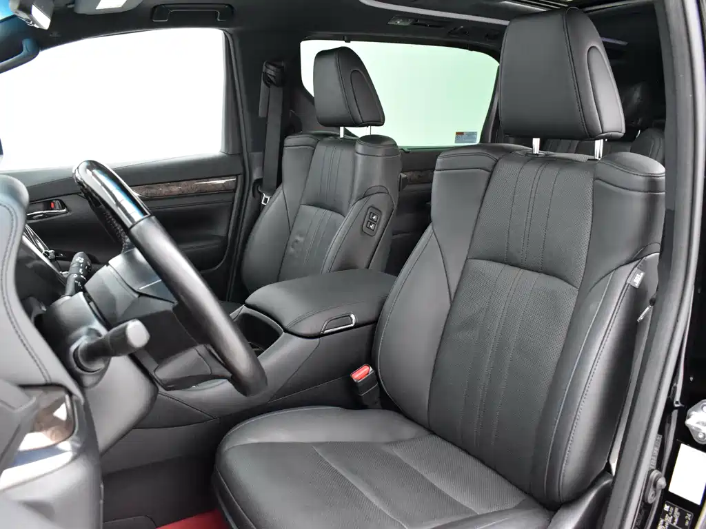 Toyota Alphard — фото 9