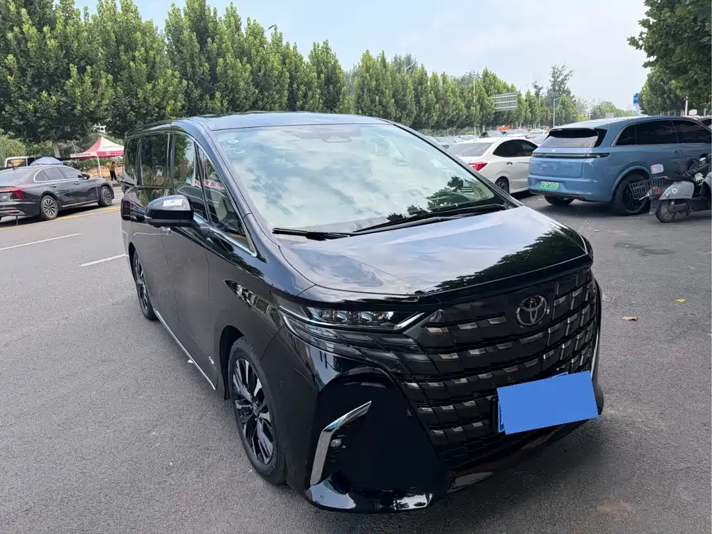 Toyota Alphard — фото 2