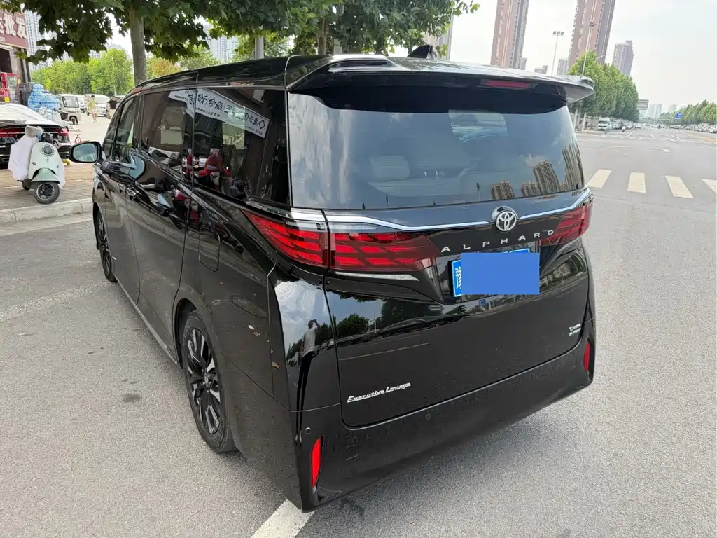 Toyota Alphard — фото 6