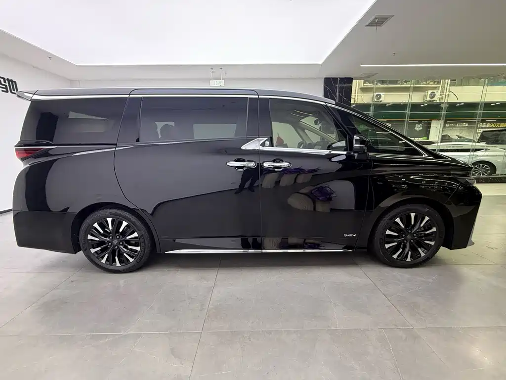 Toyota Vellfire — фото 5