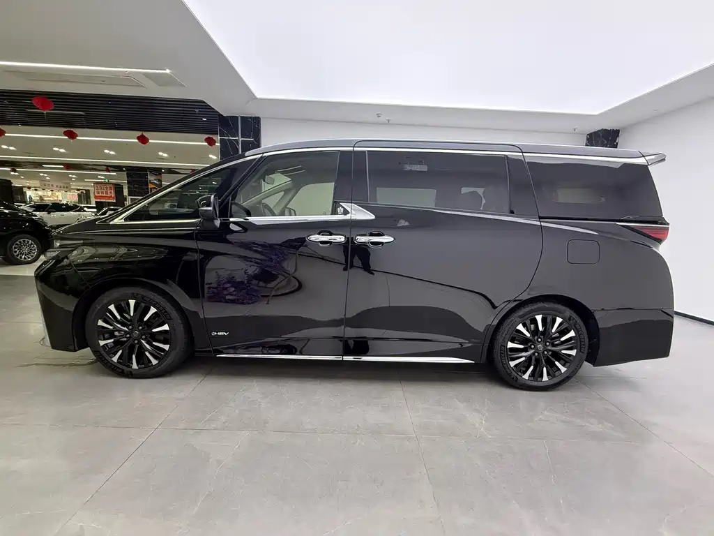 Toyota Vellfire — фото 6